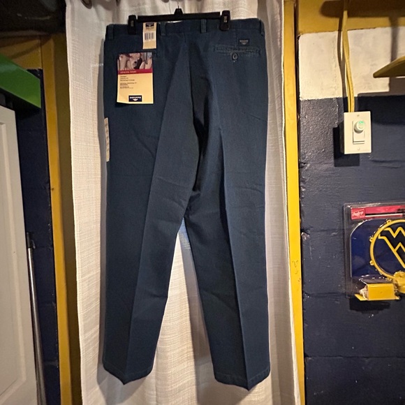 dockers blue pleated crease individual fit khaki pants - Picture 3 of 10